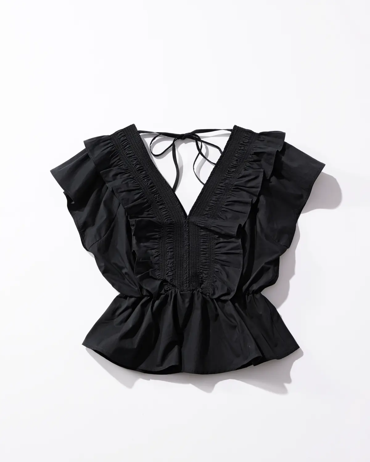 黒のフリルノースリブラウス