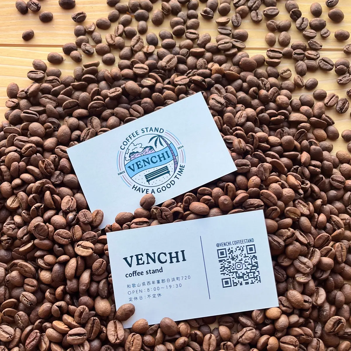 COFEE STAND VENCHIのショップカードとコーヒービーンズ