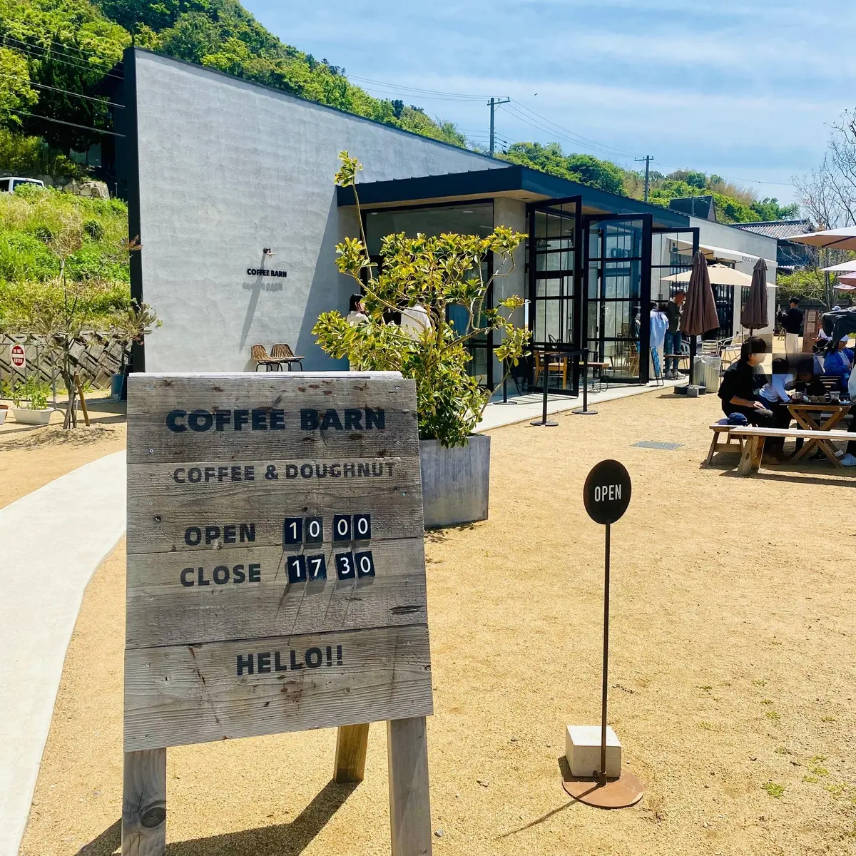 お洒落コーヒースタンド『COFFEE BARN』