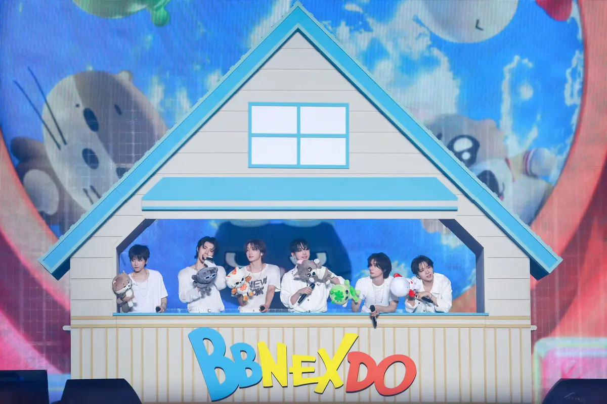 BOYNEXTDOOR