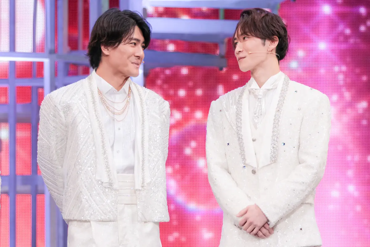 微笑み合う森本慎太郎と渡辺翔太