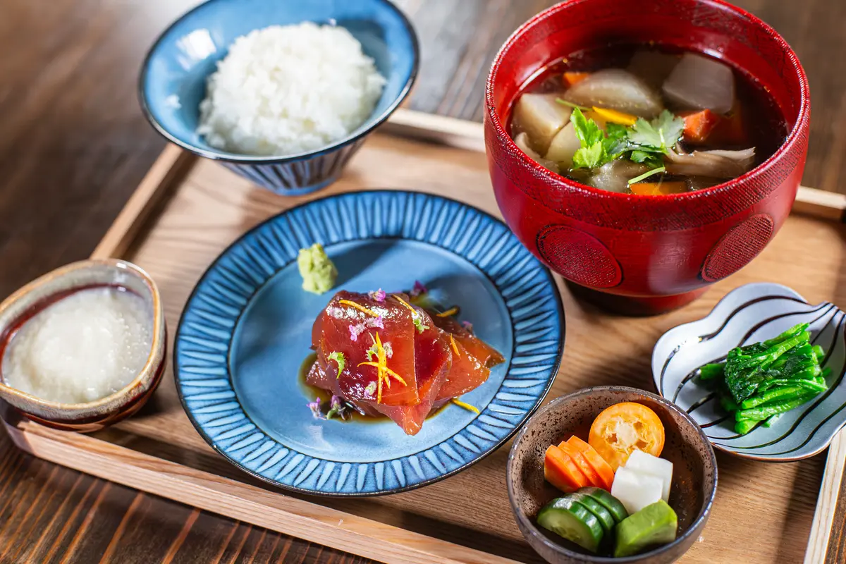 「真ッ赤ナマグロ漬定食」