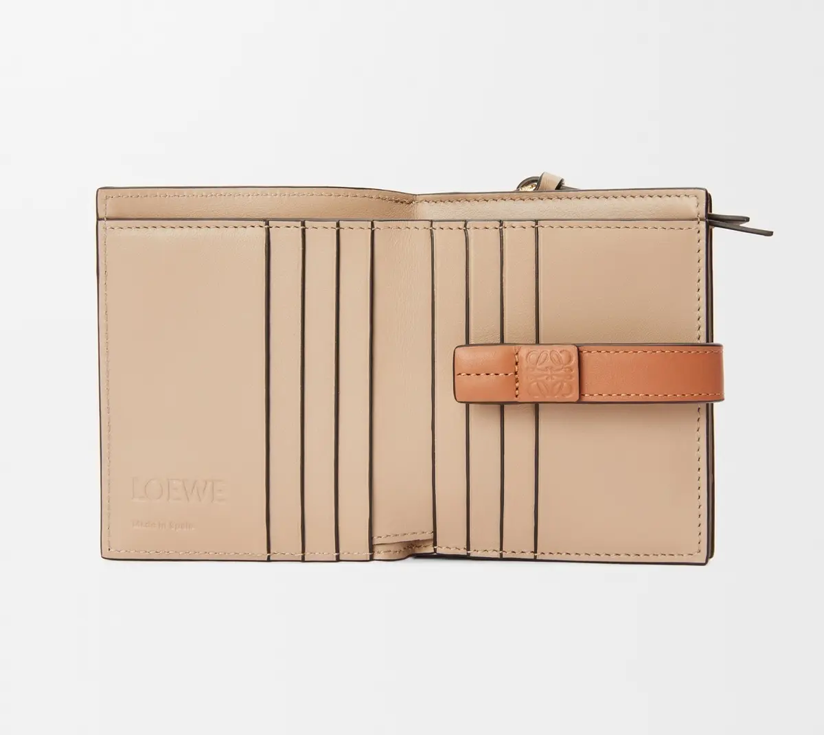 ロエベのブラウン財布　中身