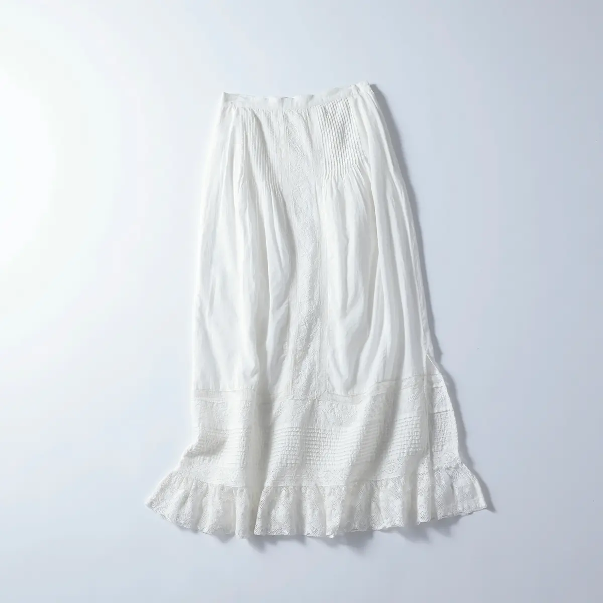 『アンヌーク』の白スカート