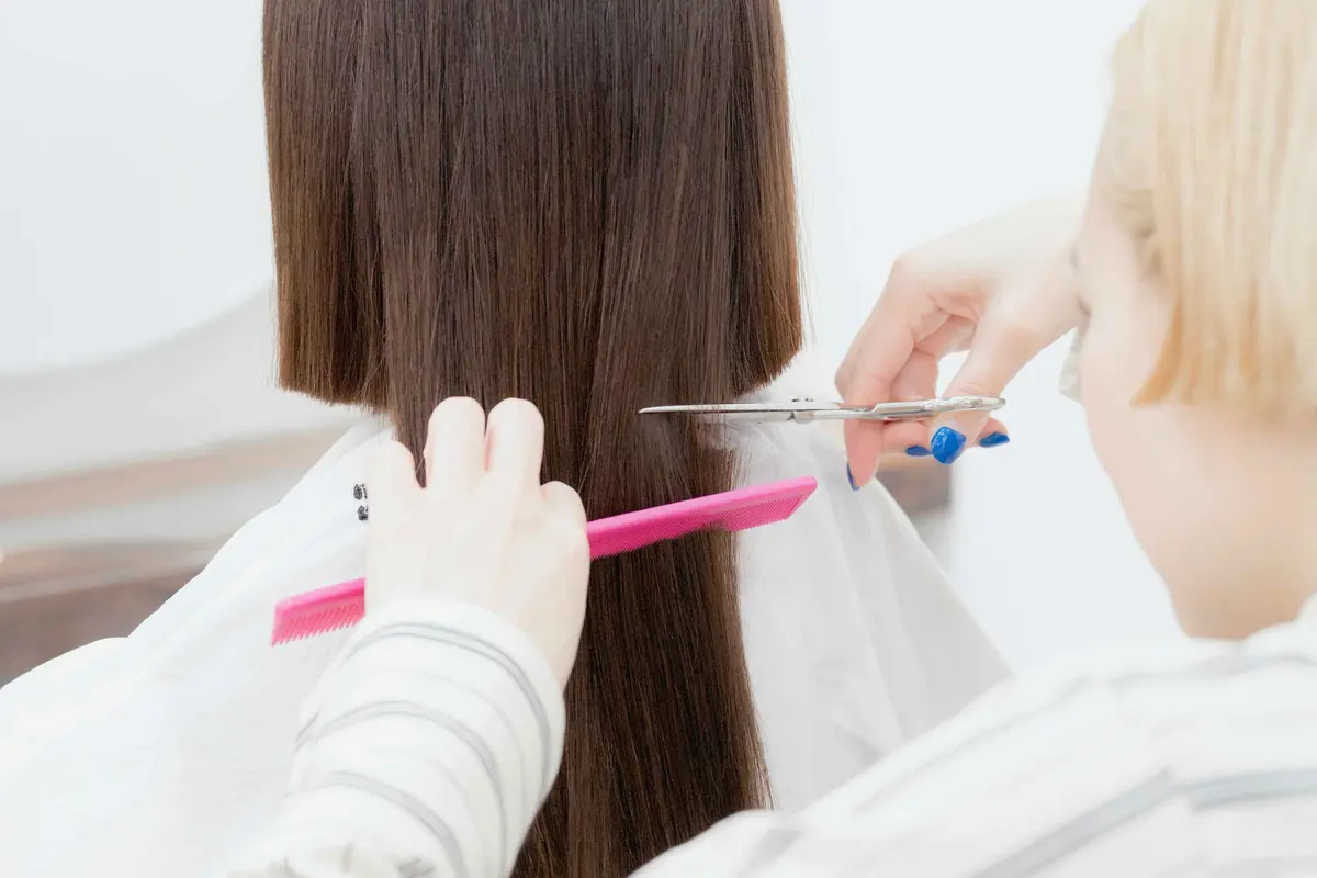 大友花恋　ヘアカットの様子３