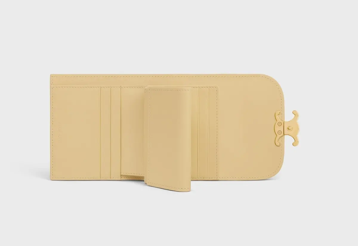 セリーヌの黄色折り財布、中身