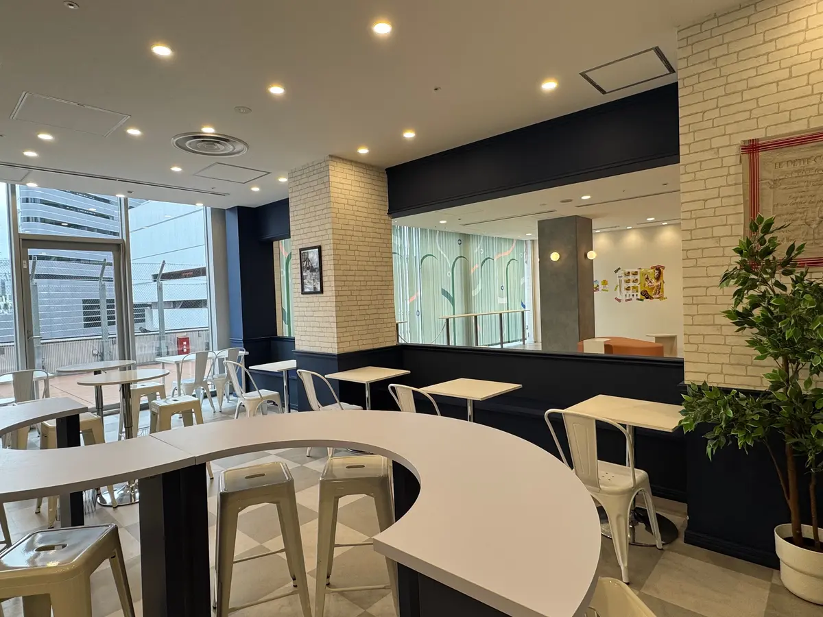 cafe&bar Hushの店内