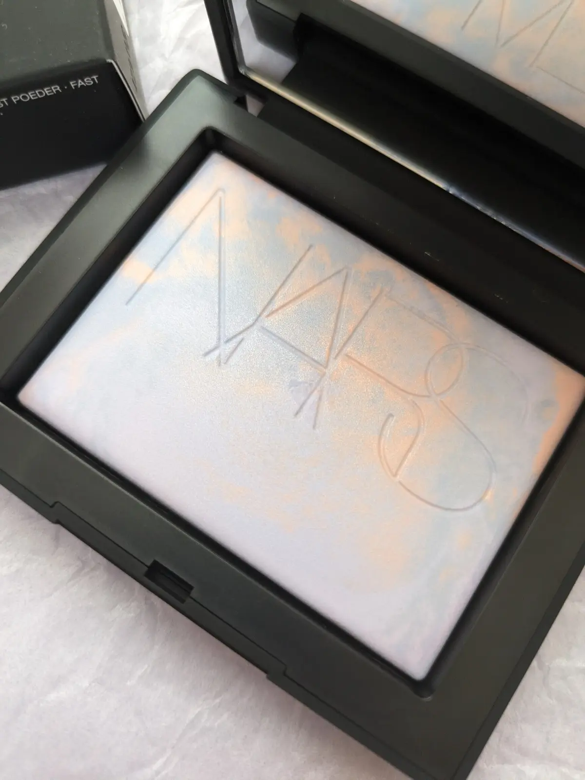 透明感爆誕！SNS話題になり数日で即完売の画像_2