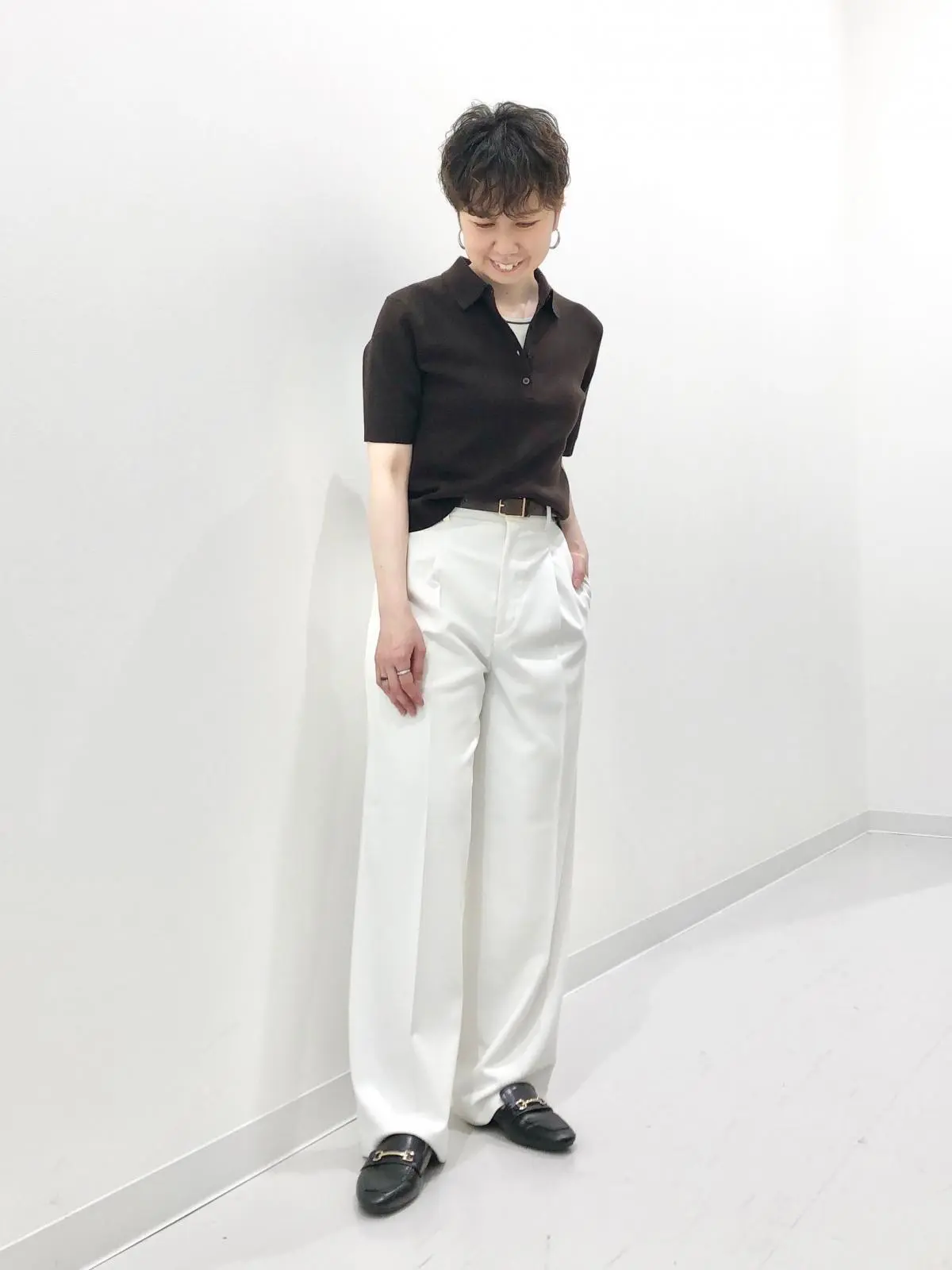 ユニクロ　ポロセーター半袖　ブラウン　パンツコーデ