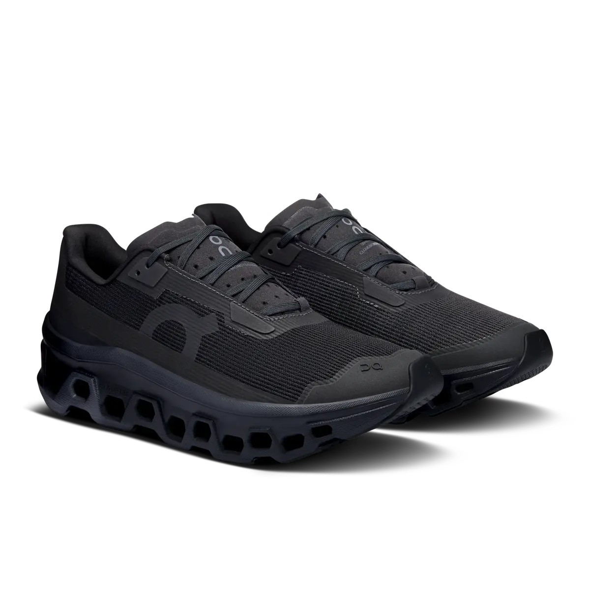 オン　クラウドモンスター　スニーカー