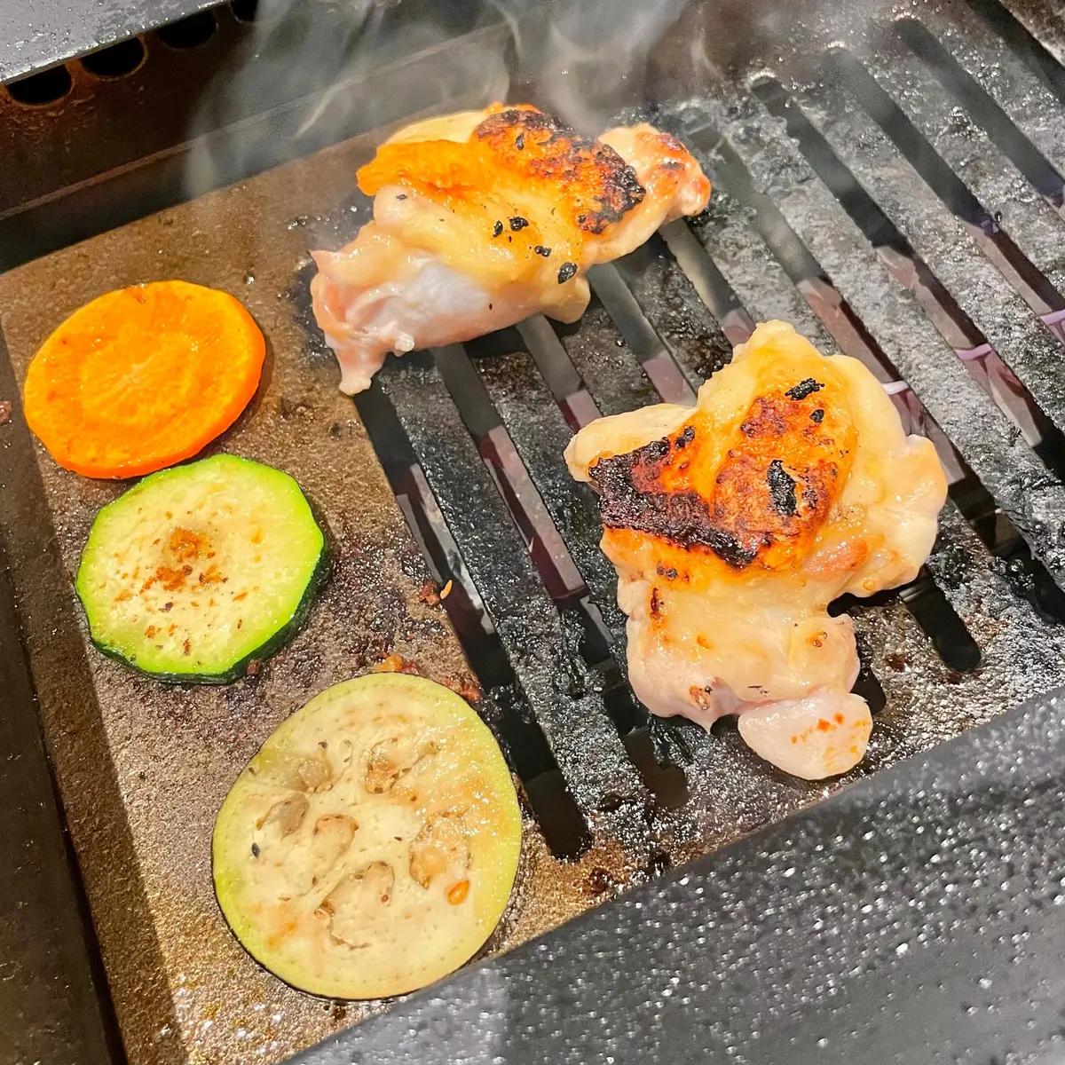 東京・六本木駅、乃木坂駅から歩いて5分のオリジナル地鶏が楽しめる「鶏焼き肉 囲」の「季節の囲コース」