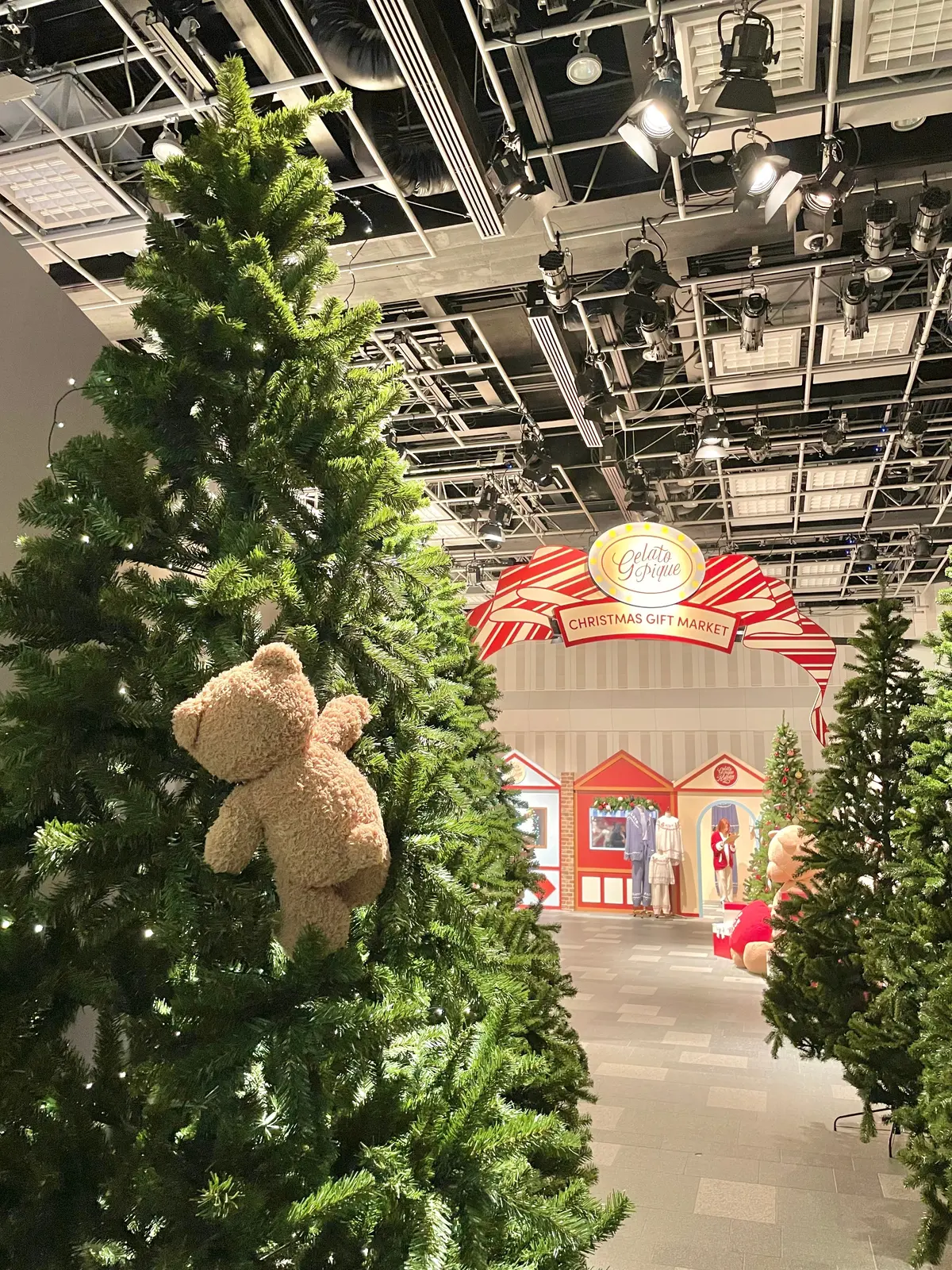 東京・表参道ヒルズで開催中の「ジェラート ピケ クリスマスギフトマーケット(GELATO PIQUE CHRISTMAS GIFT MARKET) 2024」