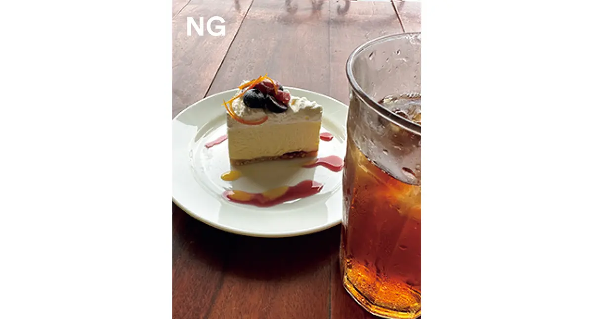 ケーキとドリンクの写真NG例