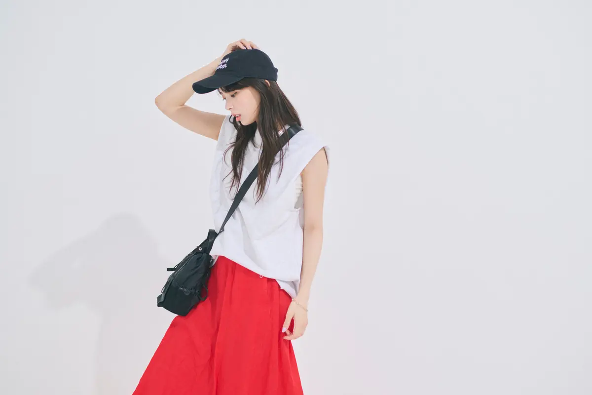 川口ゆりな　トップス　よりカット