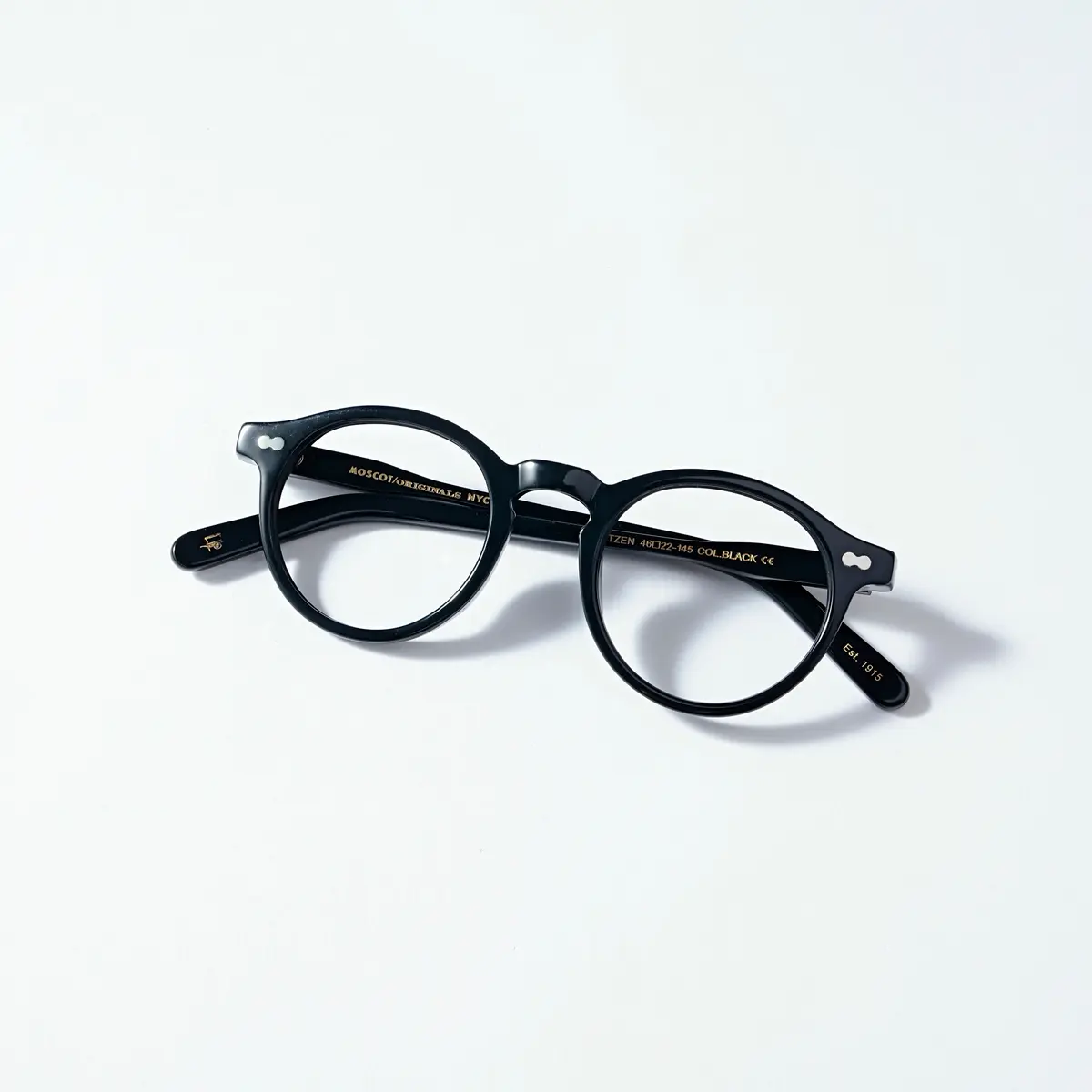 『モスコット』の黒フレームメガネ