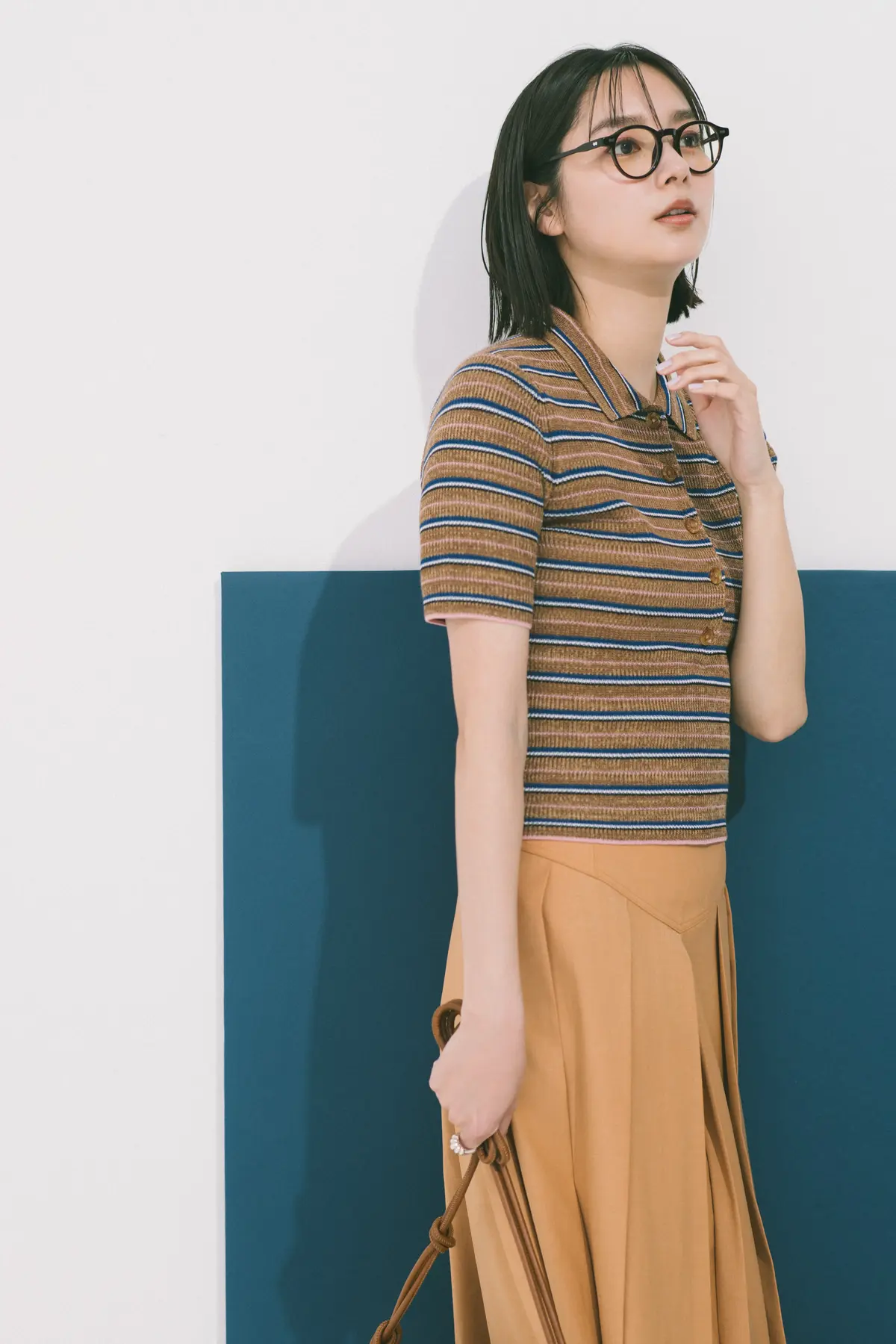 新川優愛　メガネよりカット