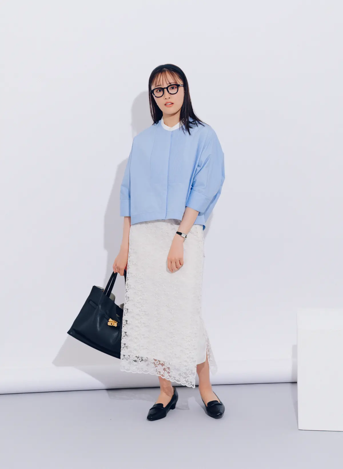 大友花恋　ブルーシャツコーデ