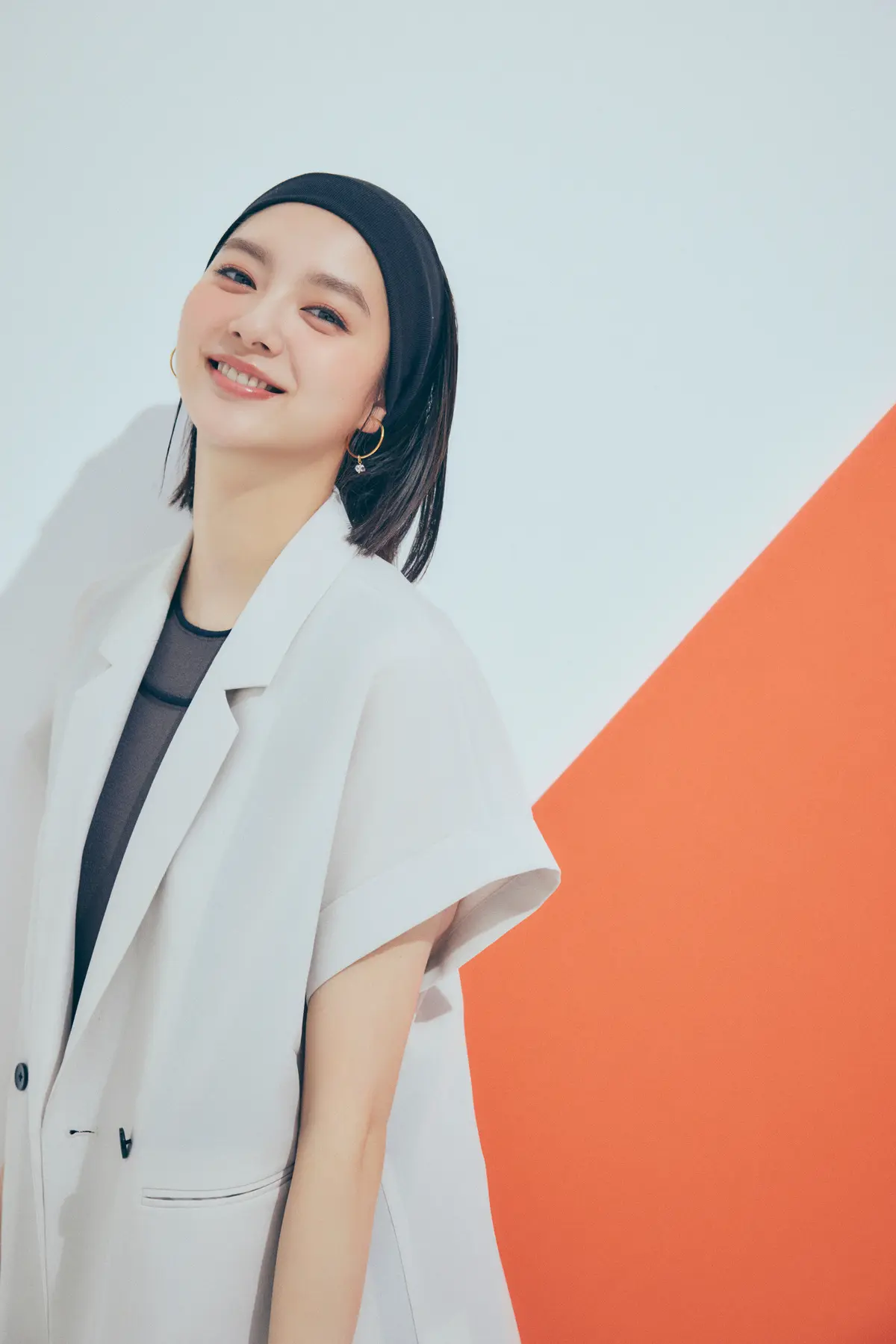 新川優愛　ジャケット　より