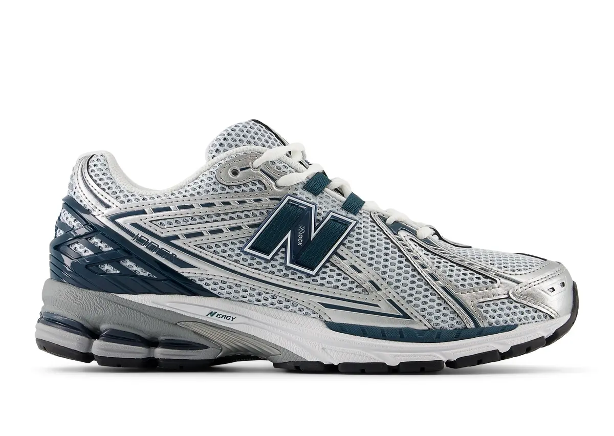 ニューバランス　ハイテクスニーカー　1906R