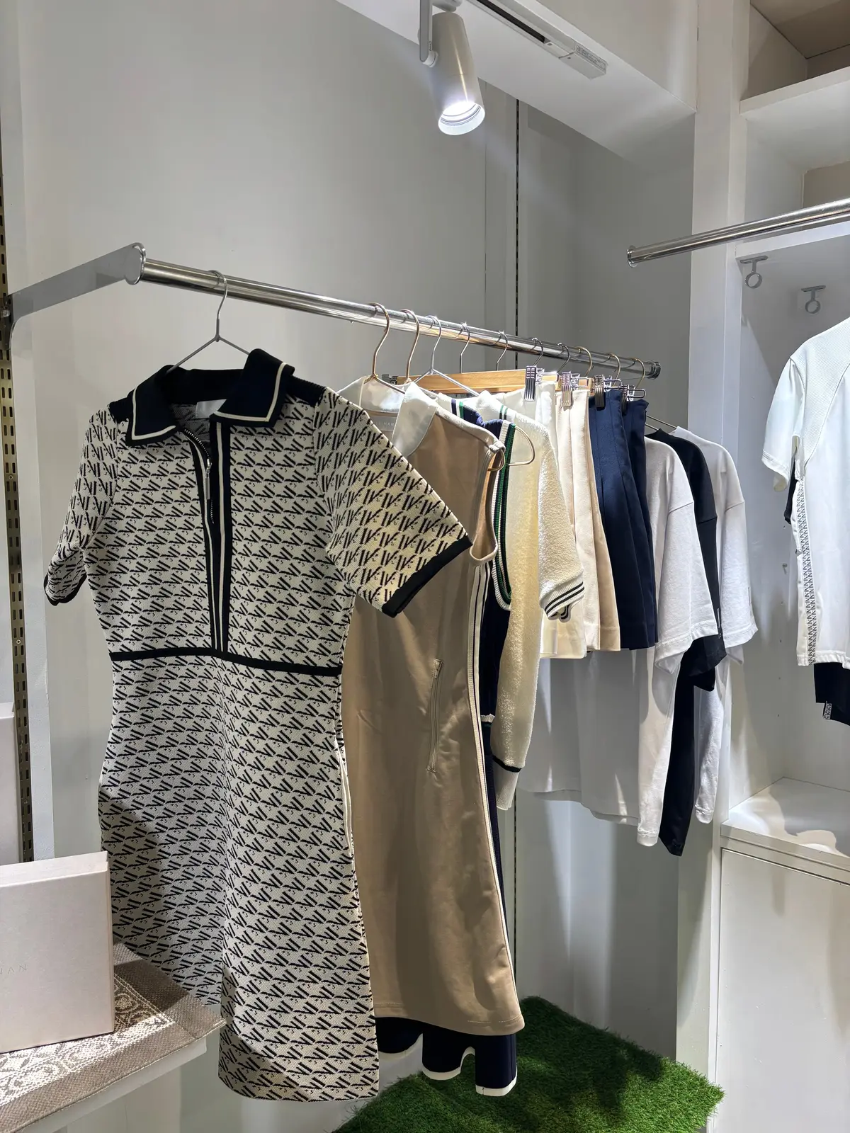【週末限定!】私服でも着られる上品でお洒の画像_8