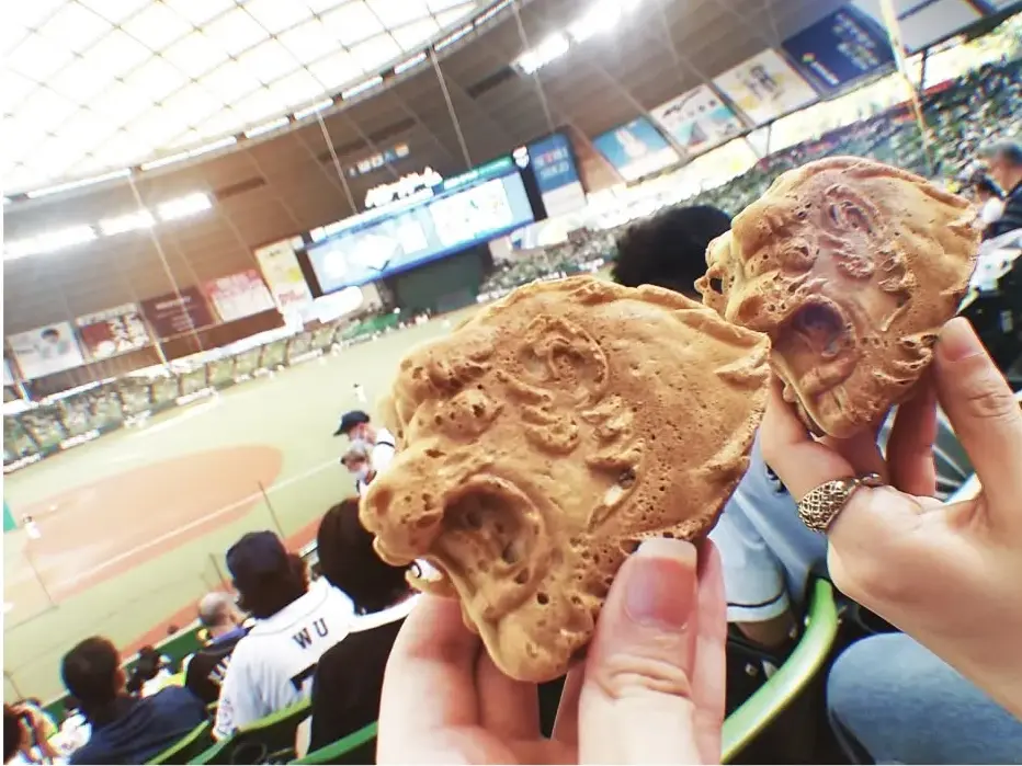 新井園本店のライオンズ焼き（ベルーナドーム限定の焼き菓子）