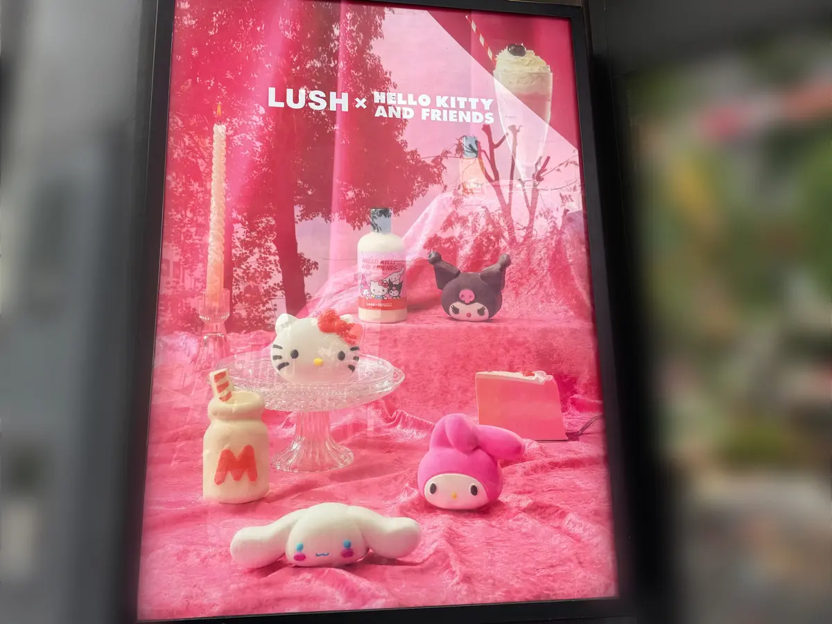 Lush × Hello Kitty And Friendsのポスター