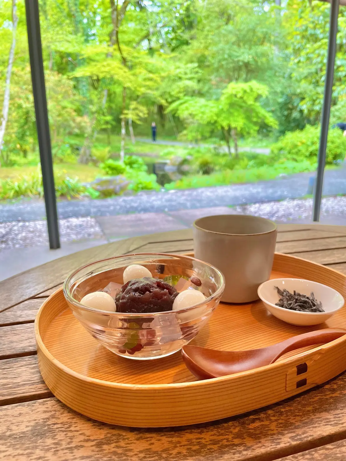 静岡・御殿場にある老舗和菓子店とらやの「とらや工房」でいただく「あんみつ」と「どら焼き」