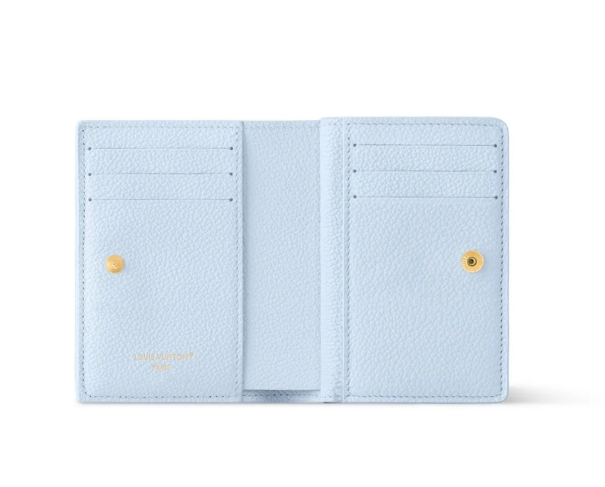 ルイ・ヴィトン　水色の折り財布、中身