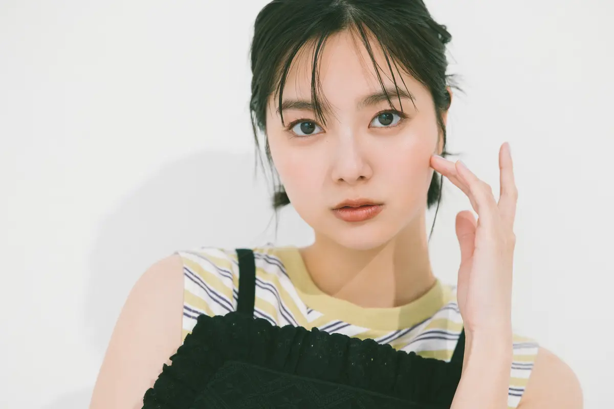 新川優愛　よりカット