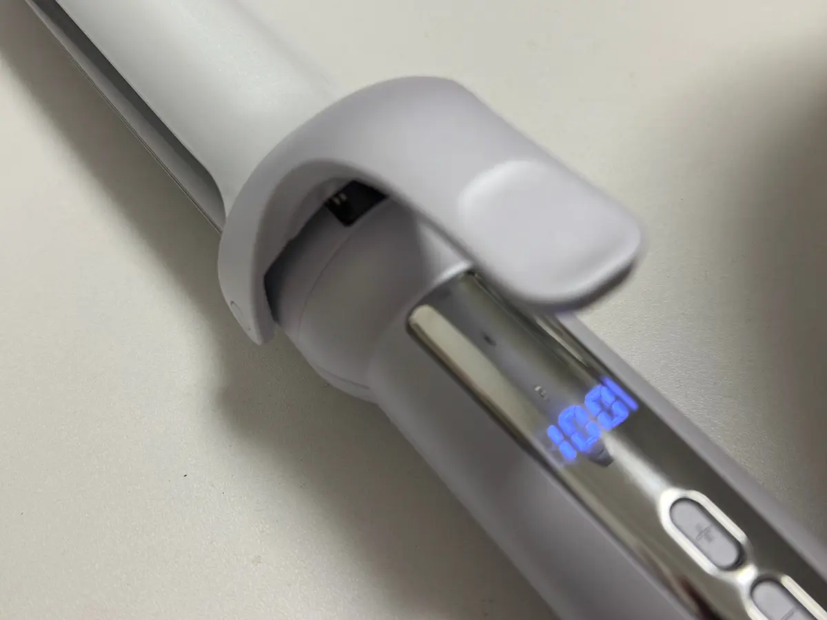 agetuya URUカールヘアアイロン　アゲツヤ　温度調節の様子