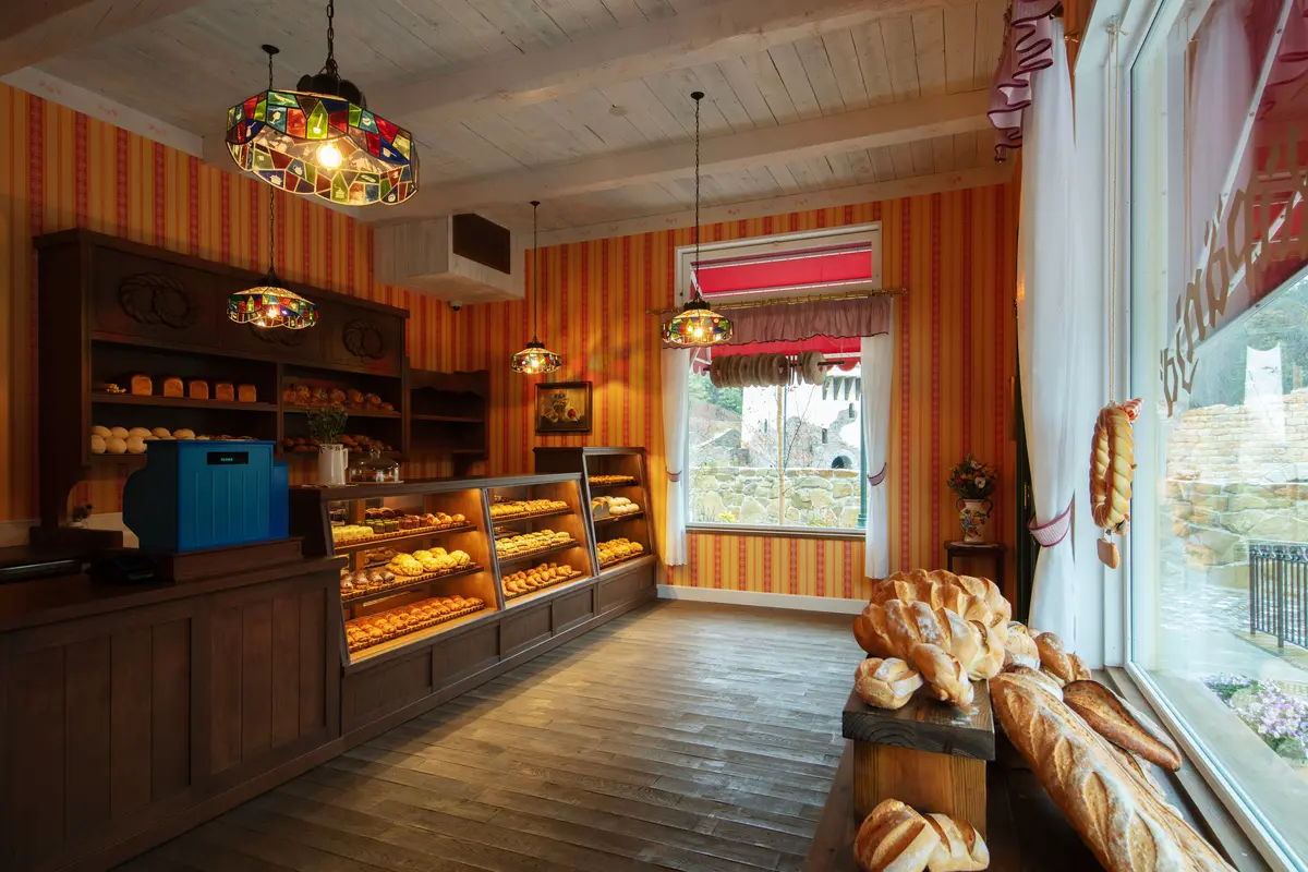 『ジブリパーク』「魔女の谷」で焼きたてパンが買える「グーチョキパン屋」の店内写真