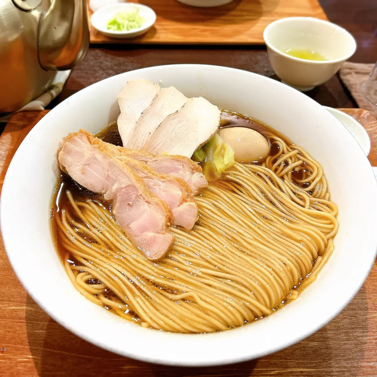 ローストした鶏がらのしょうゆラーメン