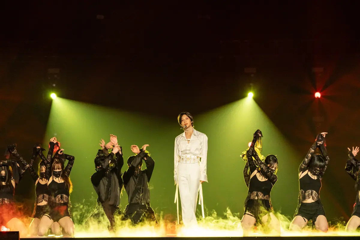 ステージパフォーマンス写真