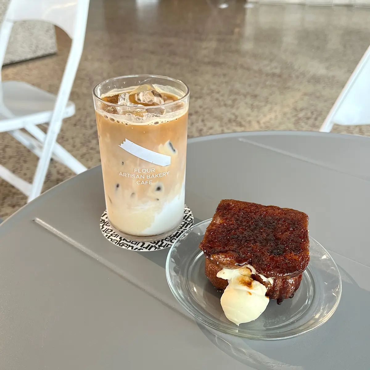 韓国　ソウル　カロスキル　ベーカリーカフェ　FLOUR ARTISAN BAKERY CAFE