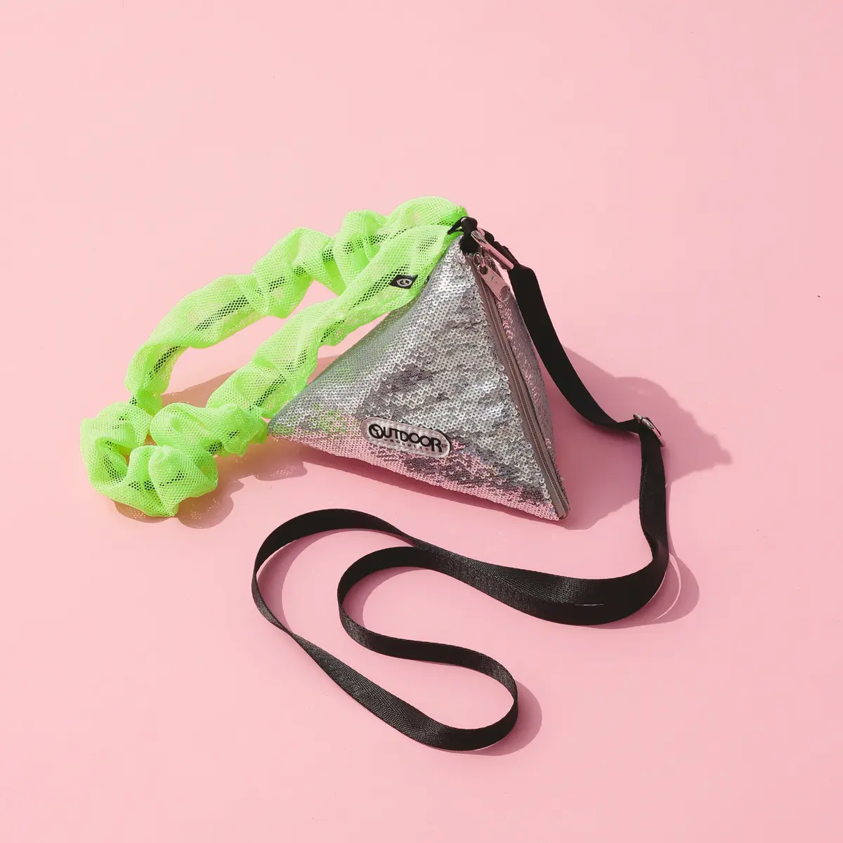 「OUTDOOR PRODUCTS（アウトドアプロダクツ）」のピラミット型スパンコールバッグ