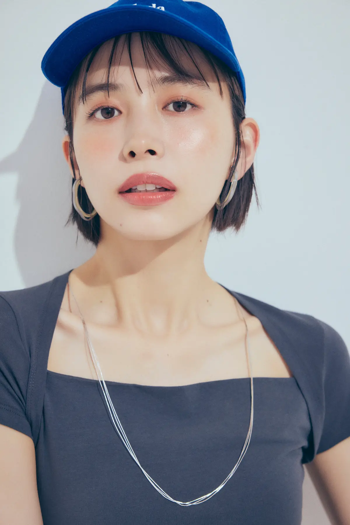 井桁弘恵　トップスとキャップ　より