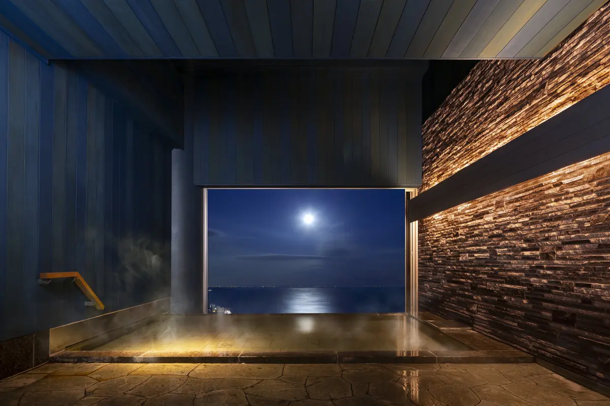 リゾナーレ熱海　半露天風呂（ムーンロード）　大浴場