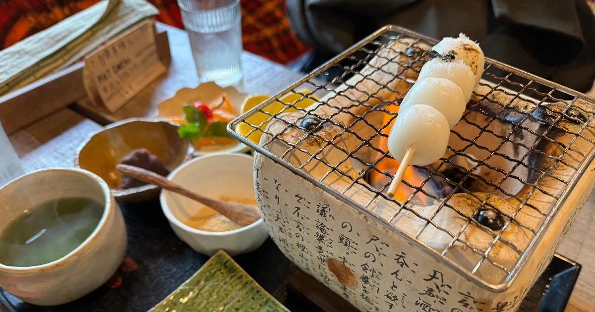 和歌山】七輪で焼くもちもちのお団子が楽しめる「Roji CAFE」 | MORE