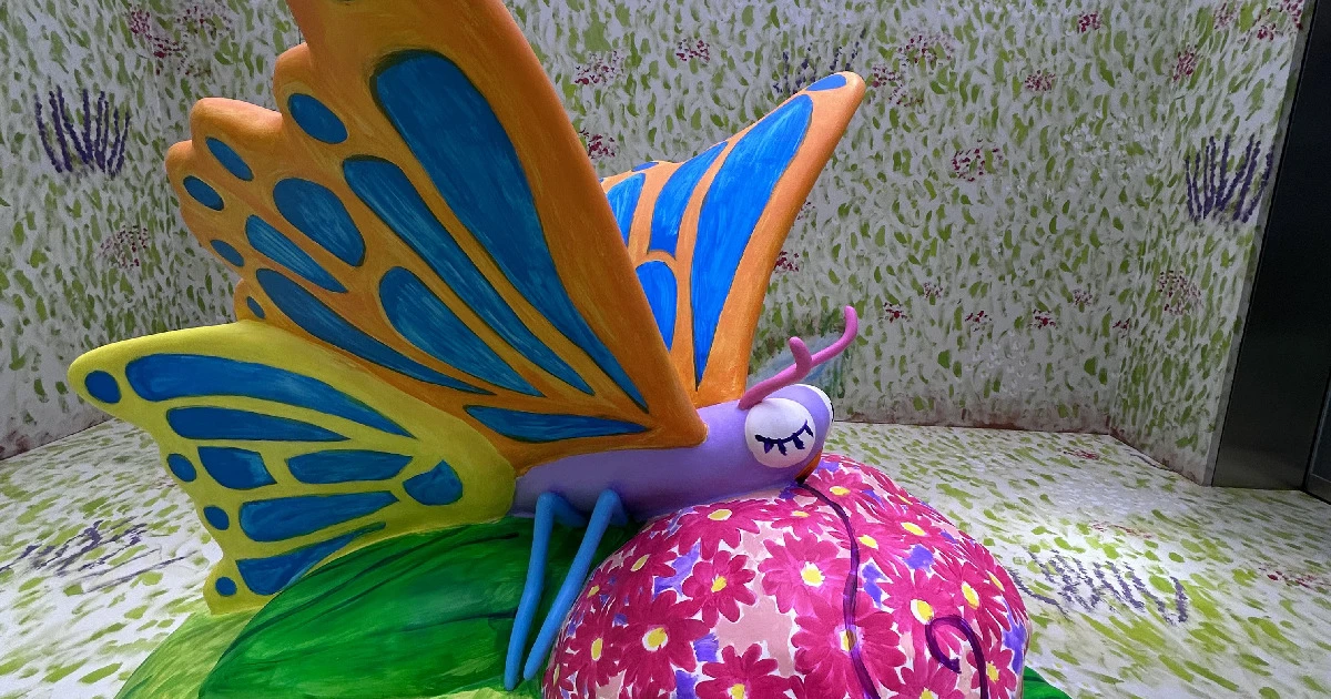 東京 表参道】蝶のオブジェに乗って楽しめるアート？ | MORE