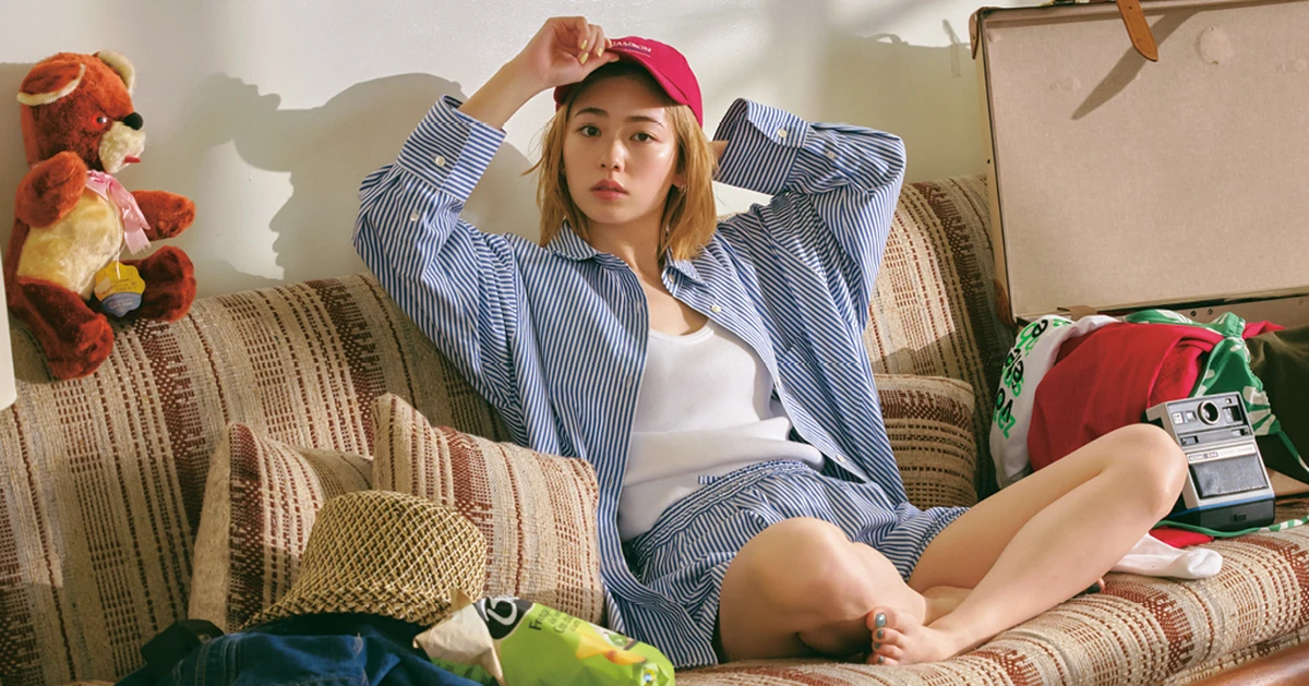 小芝風花と夏のお出かけスタイル。ストライプ柄セットアップで