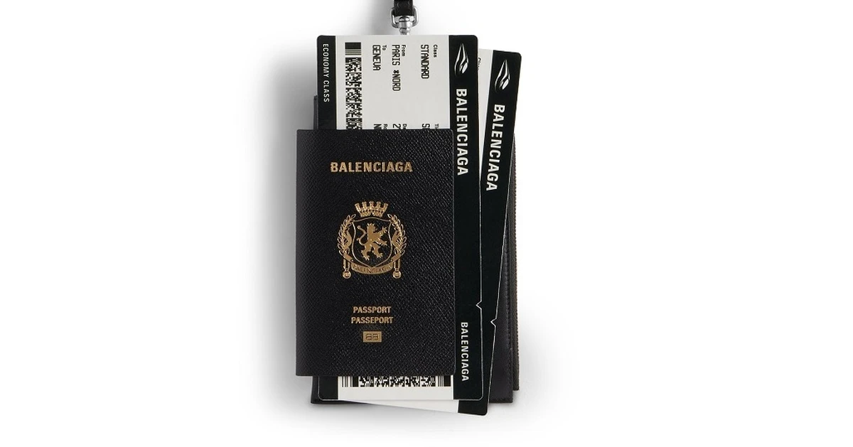 カブらないスマホショルダーが欲しいなら『バレンシアガ』。おすすめ  