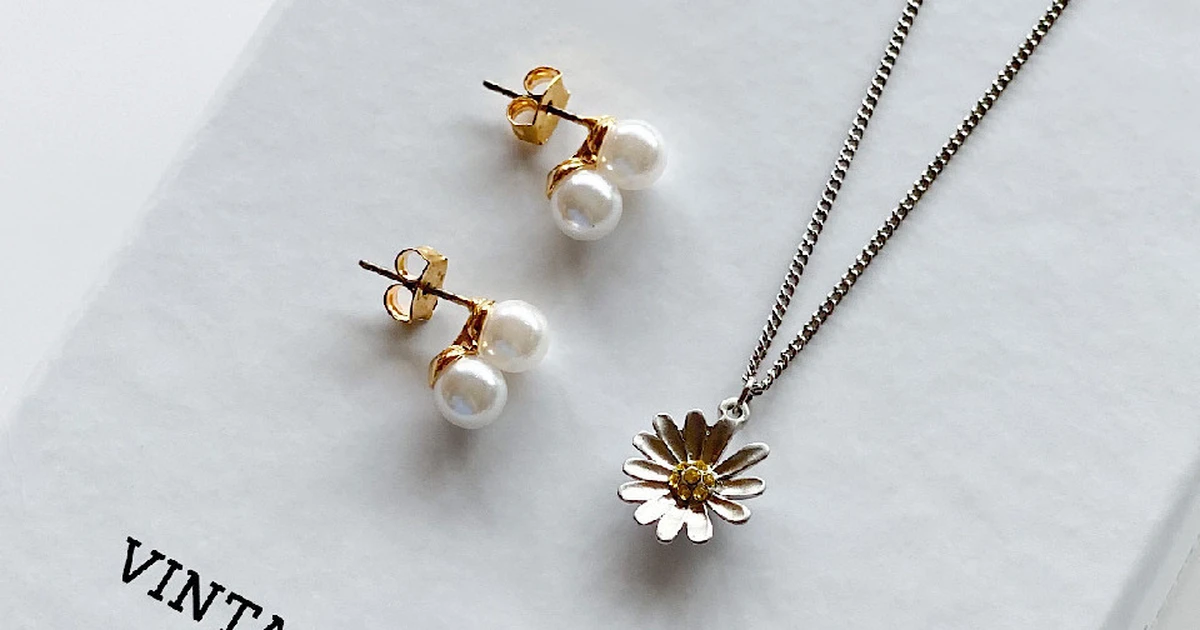 ☆VINTAGE HOLLYWOOD☆ VINTAGE DAISY NECKLACE BTS 愛用 大人気 ☆VINTAGE HOLLYWOOD☆ VINTAGE DAISY NECKLACE BTS 愛用 大人気