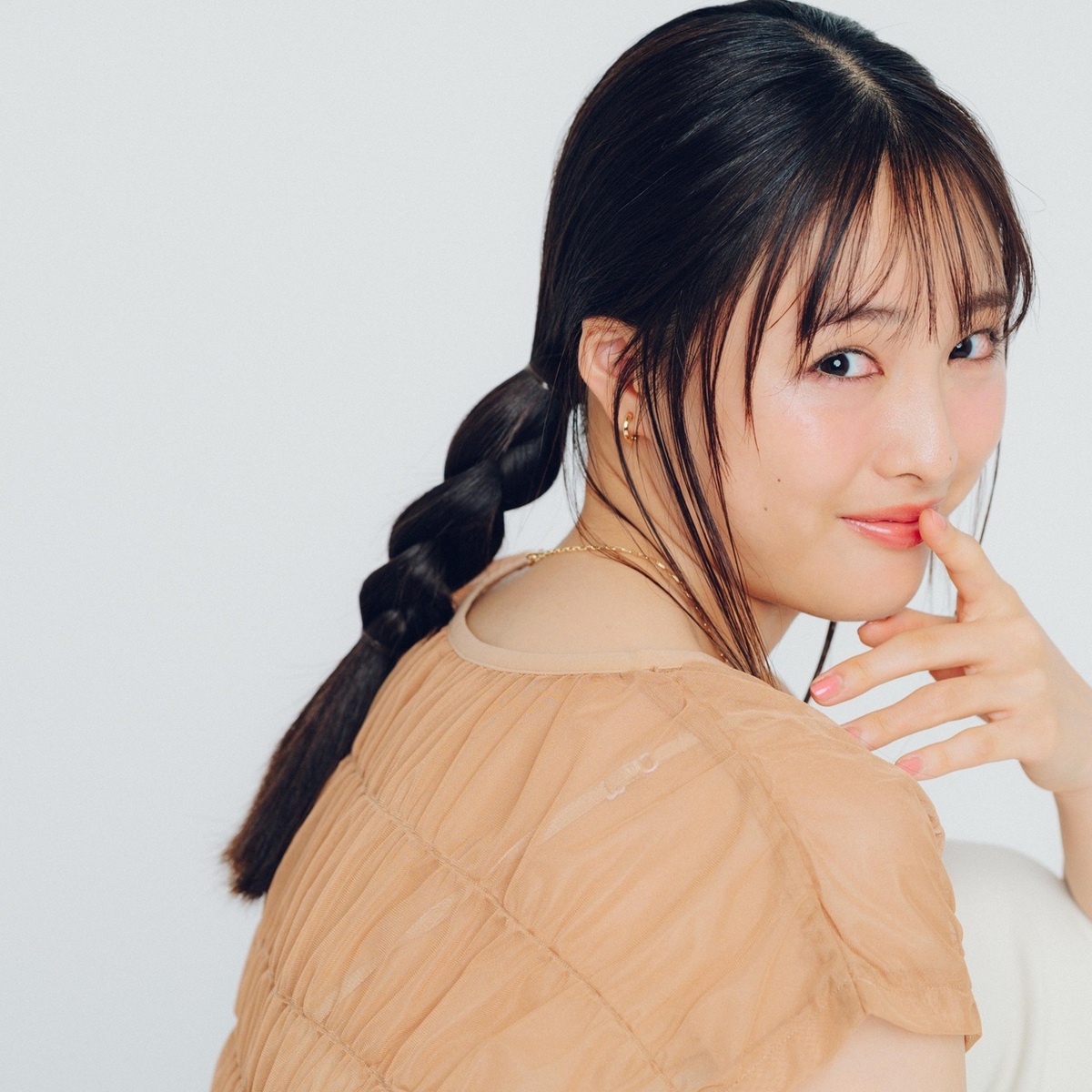 【雨の日ヘアアレンジ】不器用さんでも簡単！ 3ステップですっきりまとめ髪