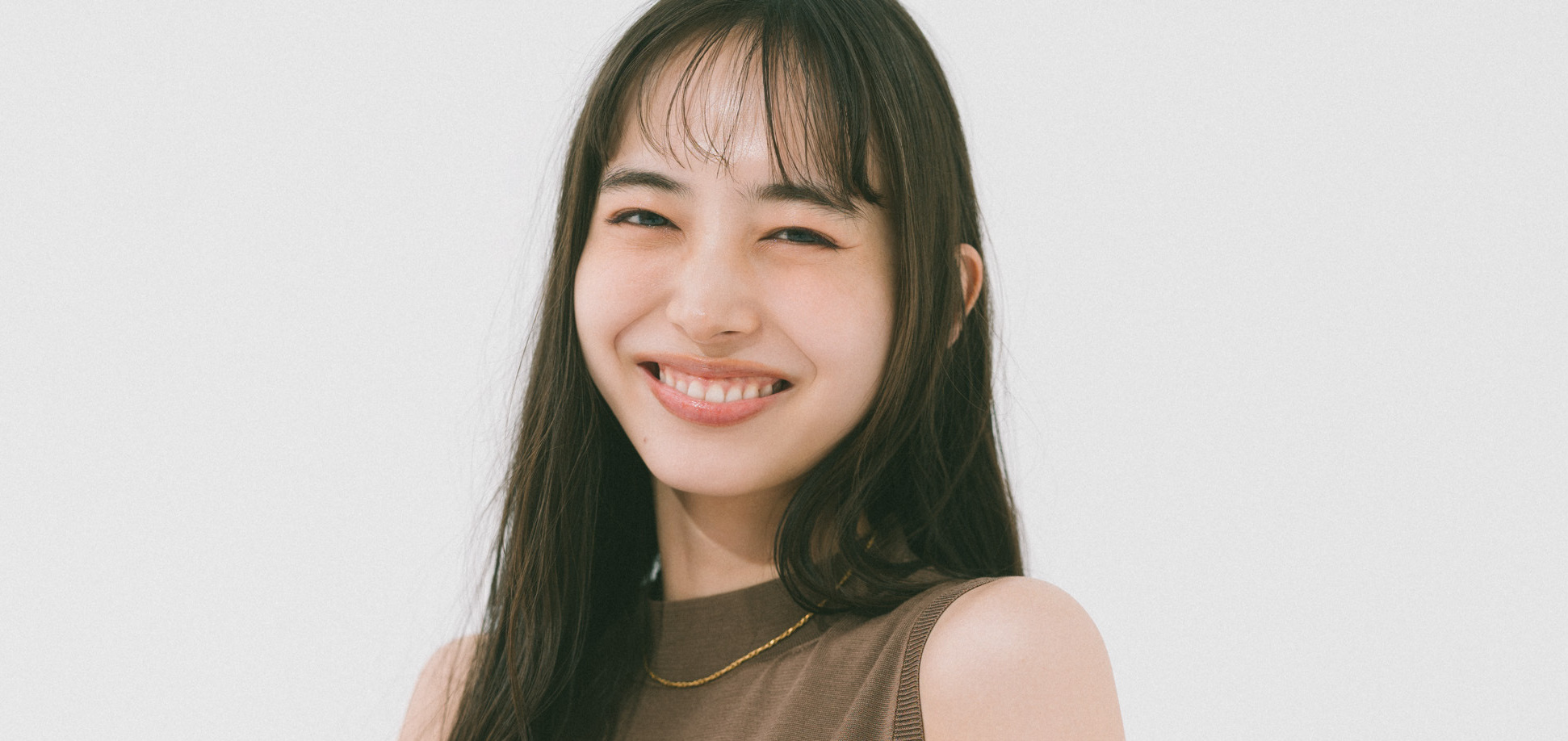 【井桁弘恵】甘色ジャンプスーツでカジュアルコーデを味変！