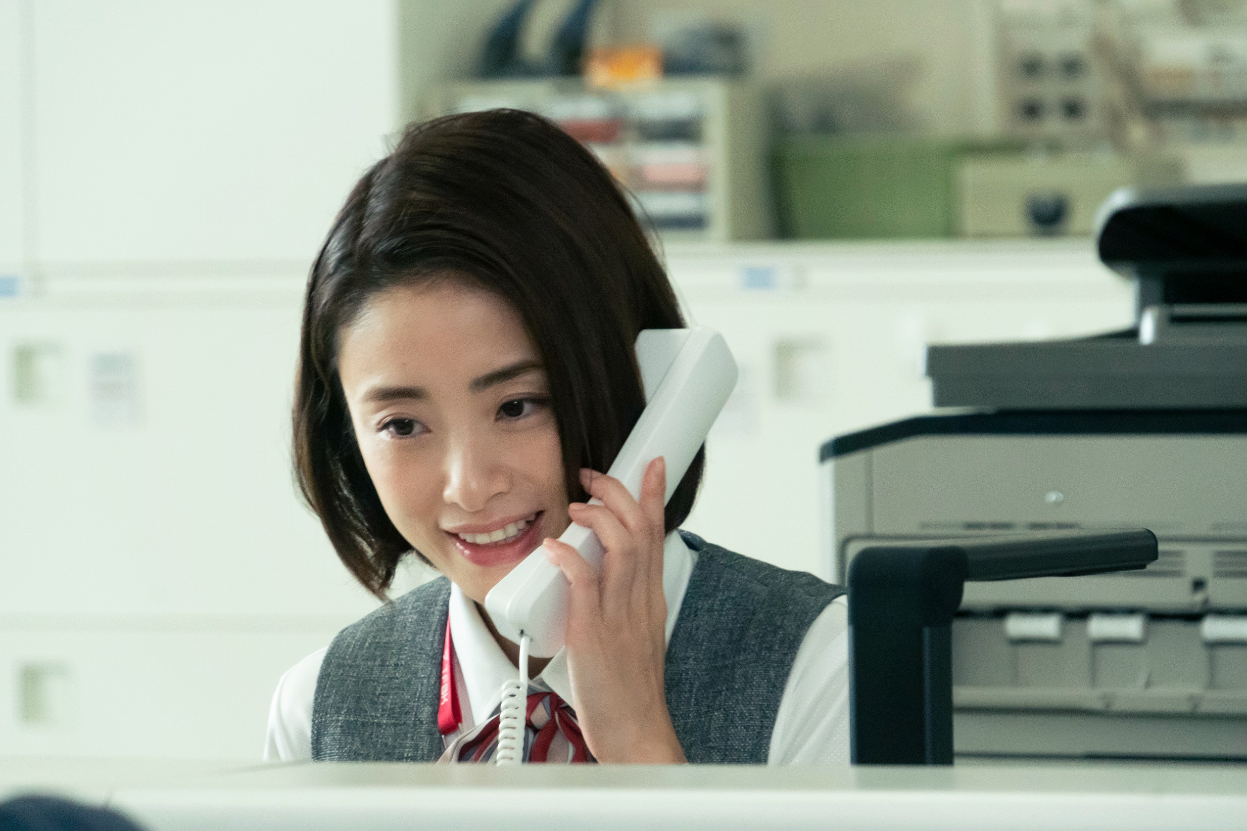 映画『シャイロックの子供たち』で銀行員を演じる上戸彩