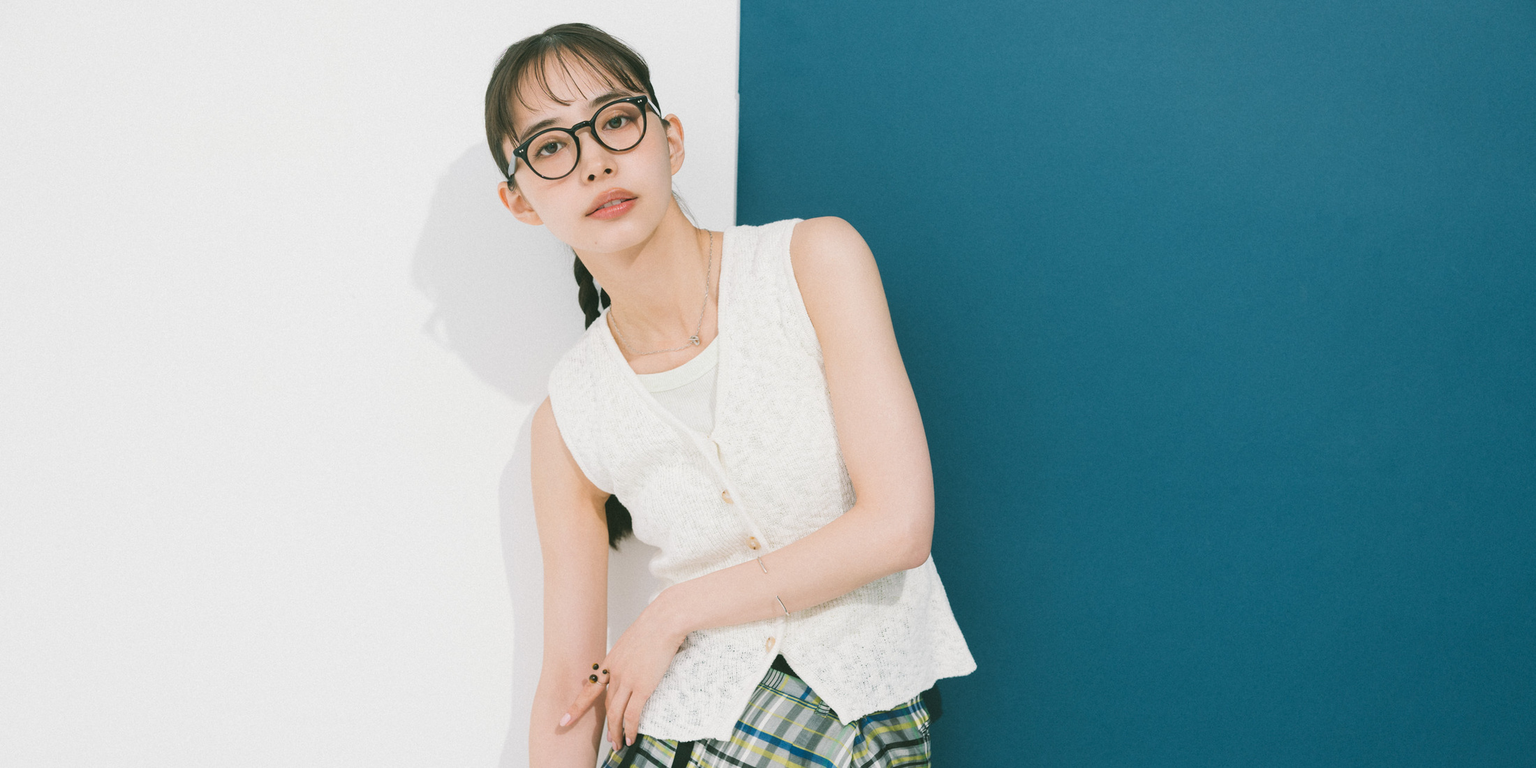 【井桁弘恵】簡単なのにしゃれ見え直結のシアーパンツに注目