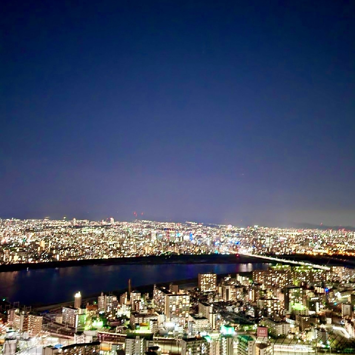 【梅田の夜景を一望】大阪梅田で夜景を見るならここ！【スカイビル空中庭園】