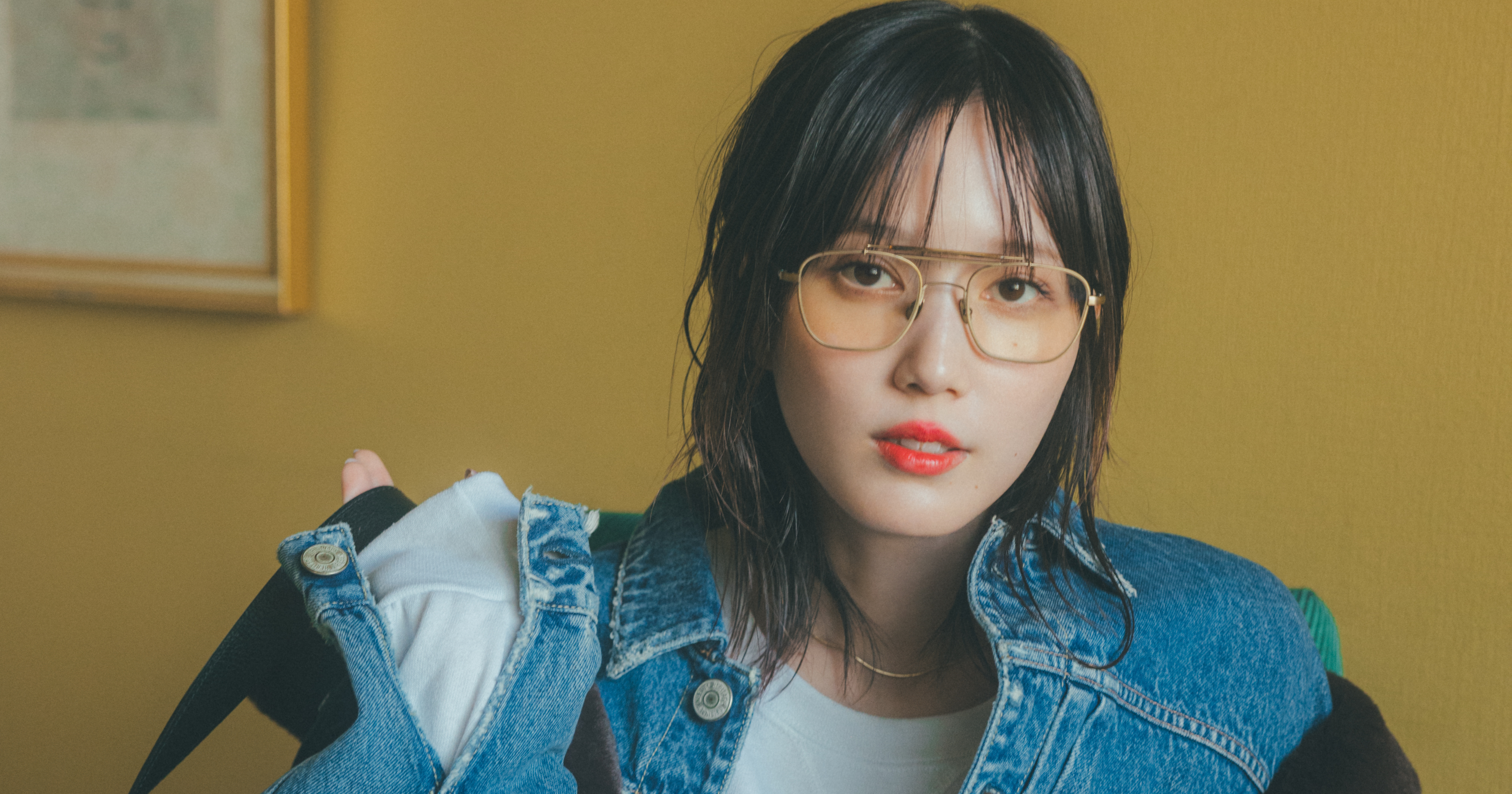 本田 翼の休日コーデ】ファー×デニムのアウターレイヤードがこなれ感へ