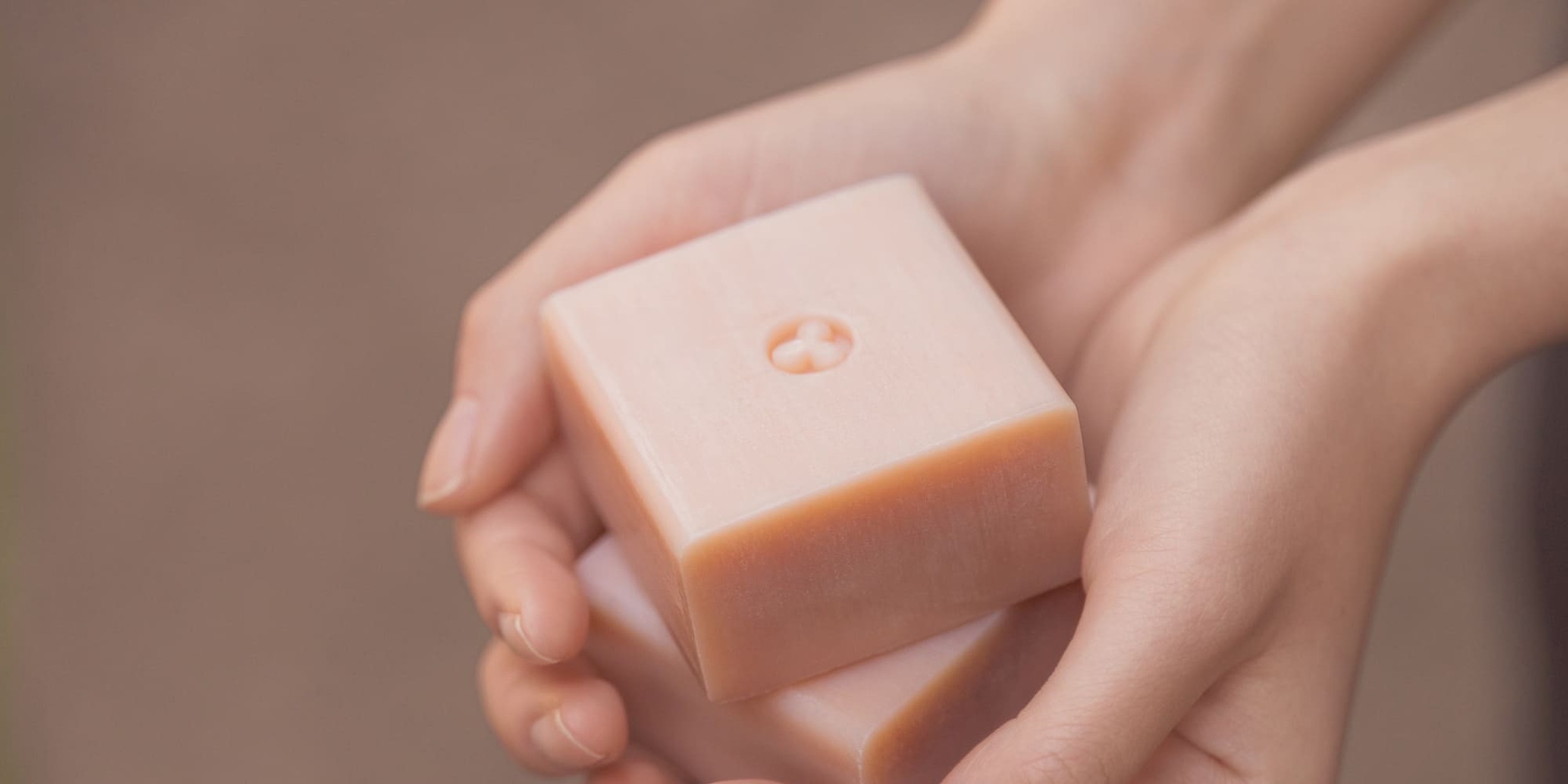 【OSAJI】母の日のプレゼントにおすすめ！「子から母へ贈る石鹸」発売