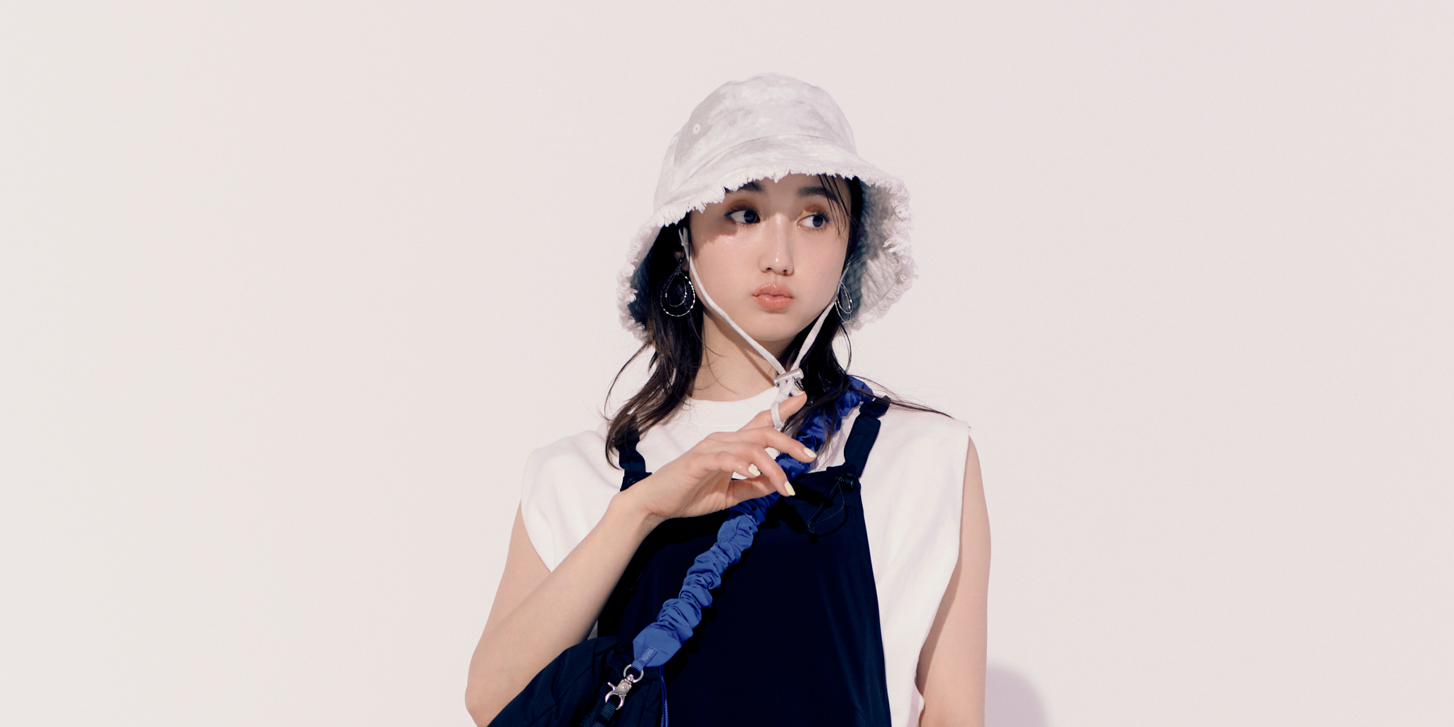 【今日のコーデ】ゆるワンピで作る楽ちん可愛いコーデは、街歩きにもレジャーにも＜鈴木友菜＞